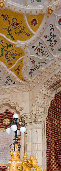 Lechner Ödön és Pártos Gyula, Budapest, Iparművészeti Múzeum, 1891-1896. A bejárat részlete