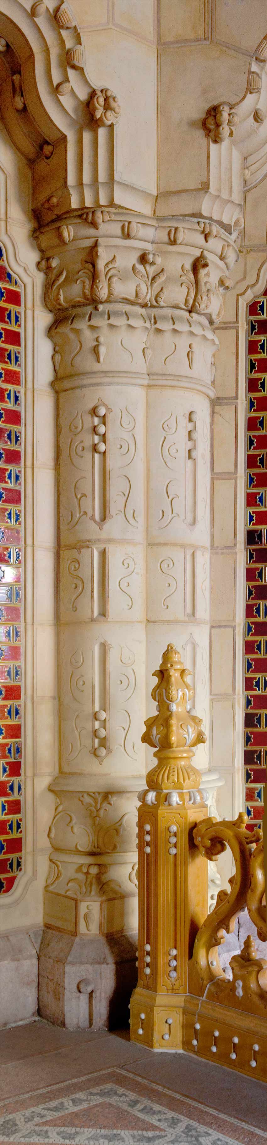 Lechner Ödön és Pártos Gyula, Budapest, Iparművészeti Múzeum, 1891-1896. A bejárat részlete